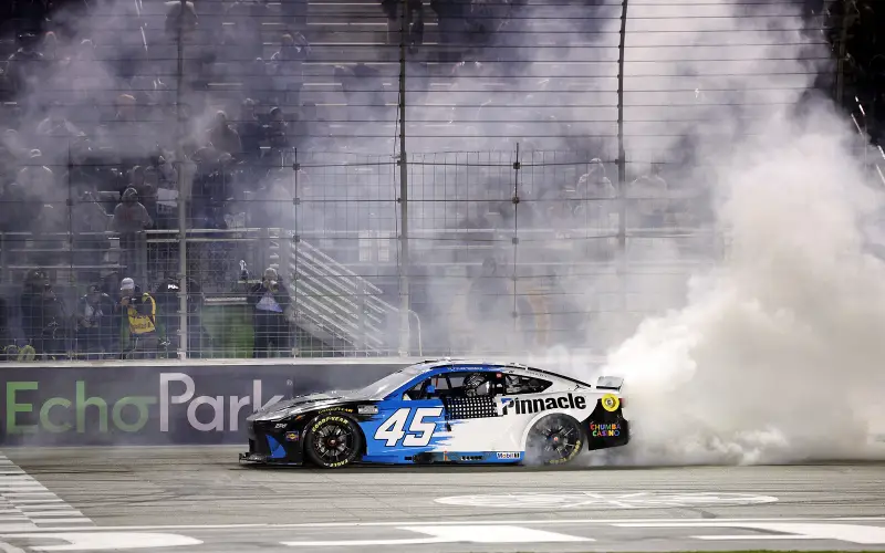 Reddick gana en Atlanta y suma dos victorias consecutivas en NASCAR Cup