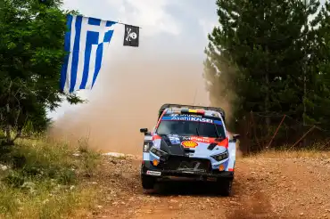Neuville encabeza el Acrópolis Rally Grecia 2026 al cierre del viernes con Ogier segundo