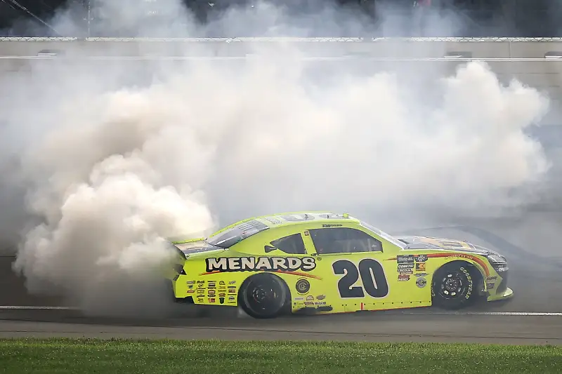 Brandon Jones gana en Chicagoland su primera carrera del año en tiempo extra