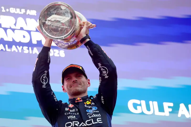 Verstappen gana el GP de Bahréin 2026 en Sepang y Russell abandona